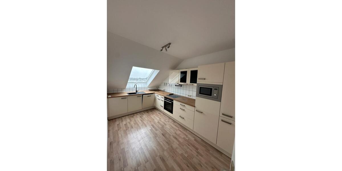 Dachgeschoßwohnung Rüsselsheim am Main - 2 Zimmer, 69 m&sup2;, 1.220&euro; | Angebot:25512349