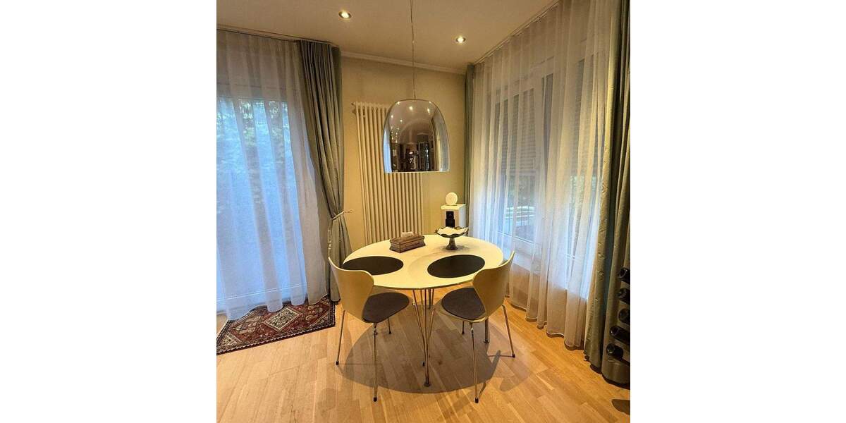 Freistehendes, vielseitig nutzbares Zweifamilienhaus mit großem Garten 9 zimmer