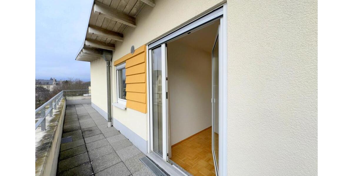 LIVE ON THE TOP FLOOR! Stylish 98 m² penthouse with terrace and underground parking 3 zimmer