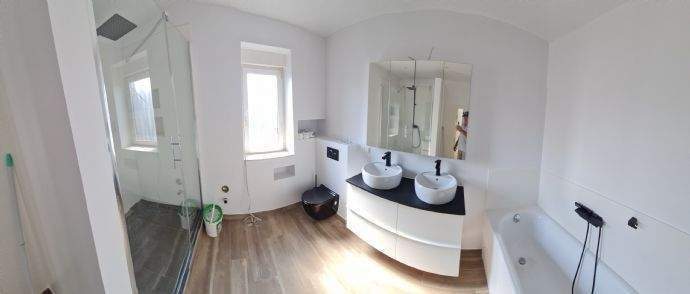 Etagenwohnung Wiesbaden Mainz-Kostheim - 4 Zimmer, 146 m&sup2;, 2.100&euro; | Angebot:25690344