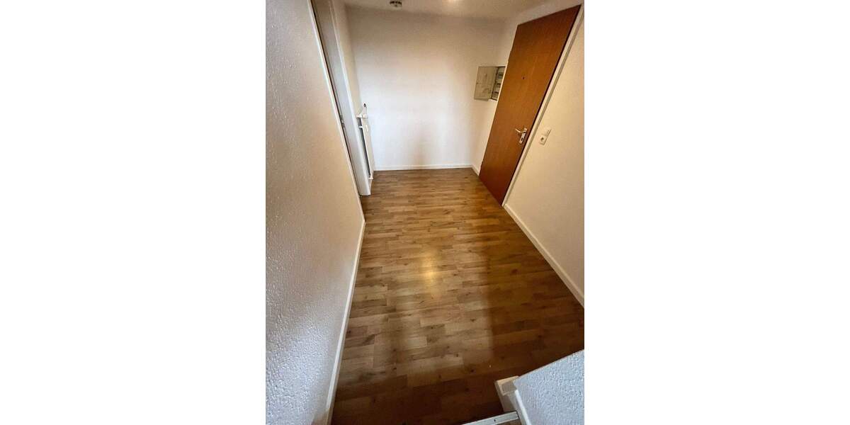 Etagenwohnung Wiesbaden Mitte - 2 Zimmer, 100 m&sup2;, 1.200&euro; | Angebot:24694226
