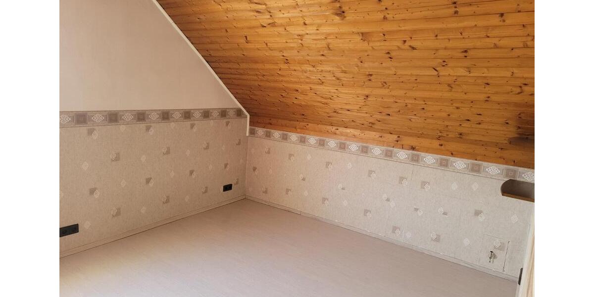 Dachgeschoßwohnung Wiesbaden Mainz-Kostheim - 4 Zimmer, 115 m&sup2;, 1.250&euro; | Angebot:25715262