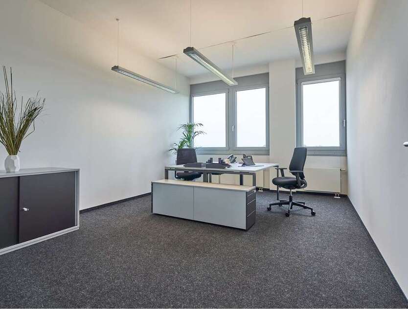 Büro in Neu-Isenburg 2.142 € 329 m²