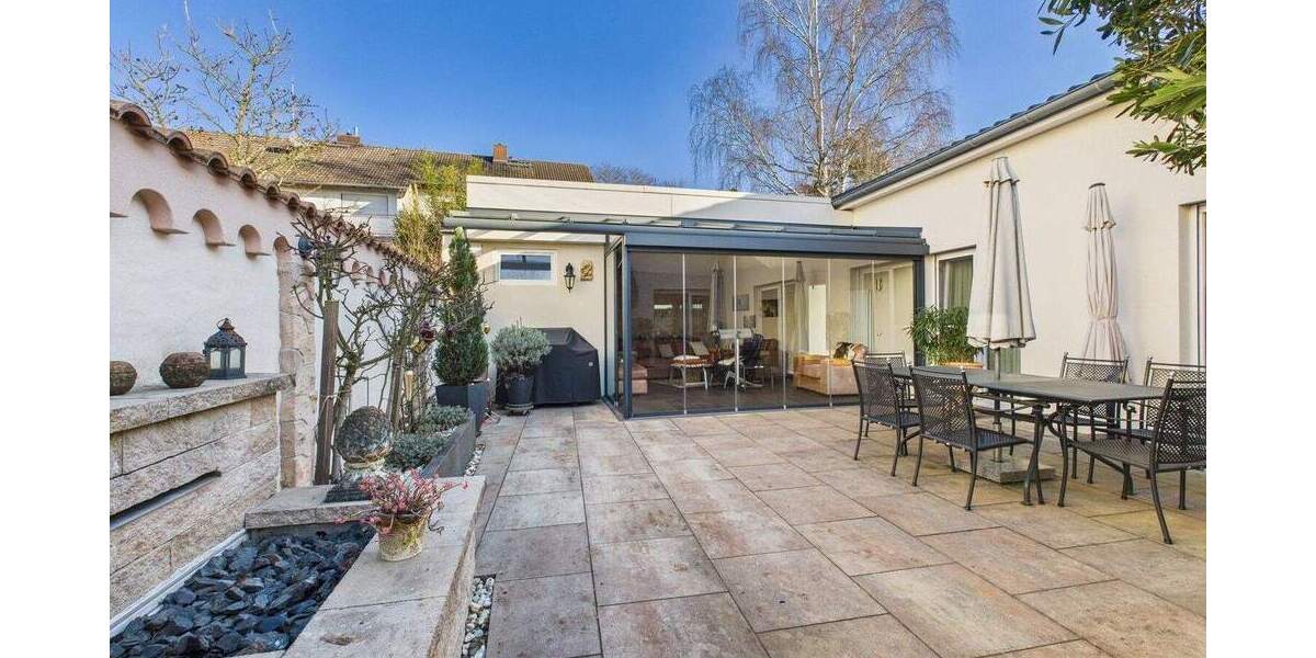 Modernes Familiendomizil mit großem Garten in gefragter Lage, nahe dem Stadtwald ! 8 zimmer