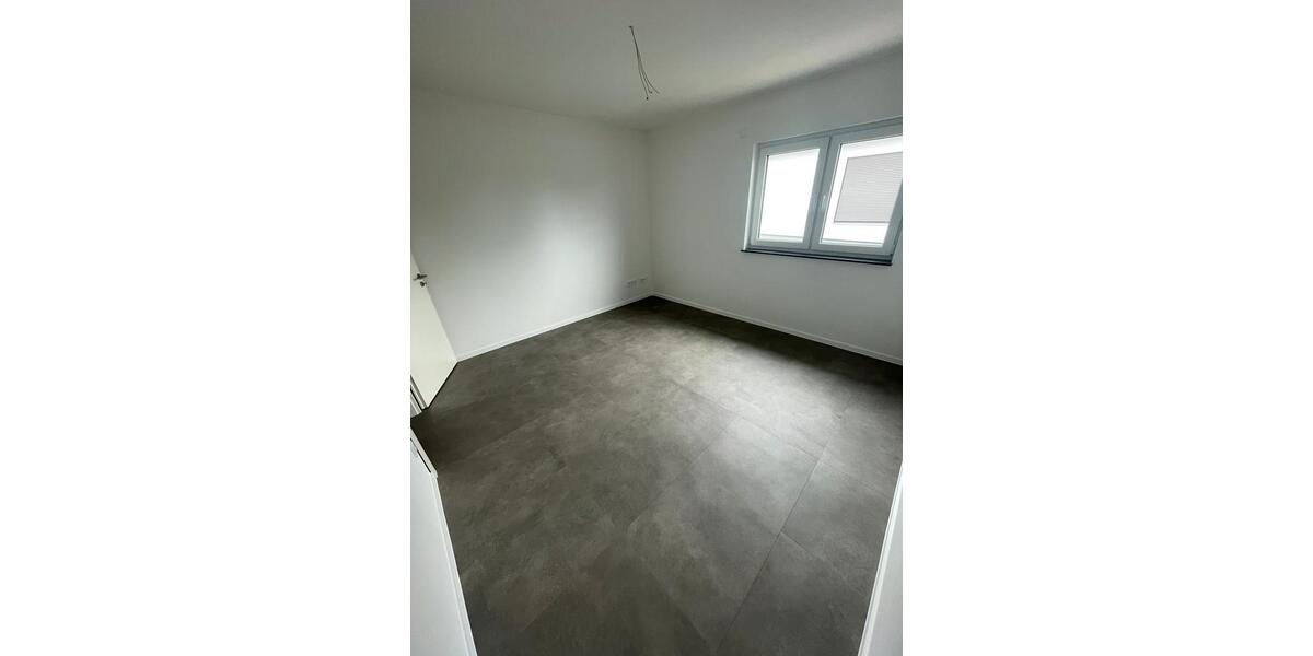 Doppelhaushälfte Rüsselsheim am Main - 6 Zimmer, 174 m&sup2;, 2.500&euro; | Angebot:24862391