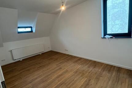 Moderne & gemütliche Dachgeschosswohnung- frisch saniert zimmer