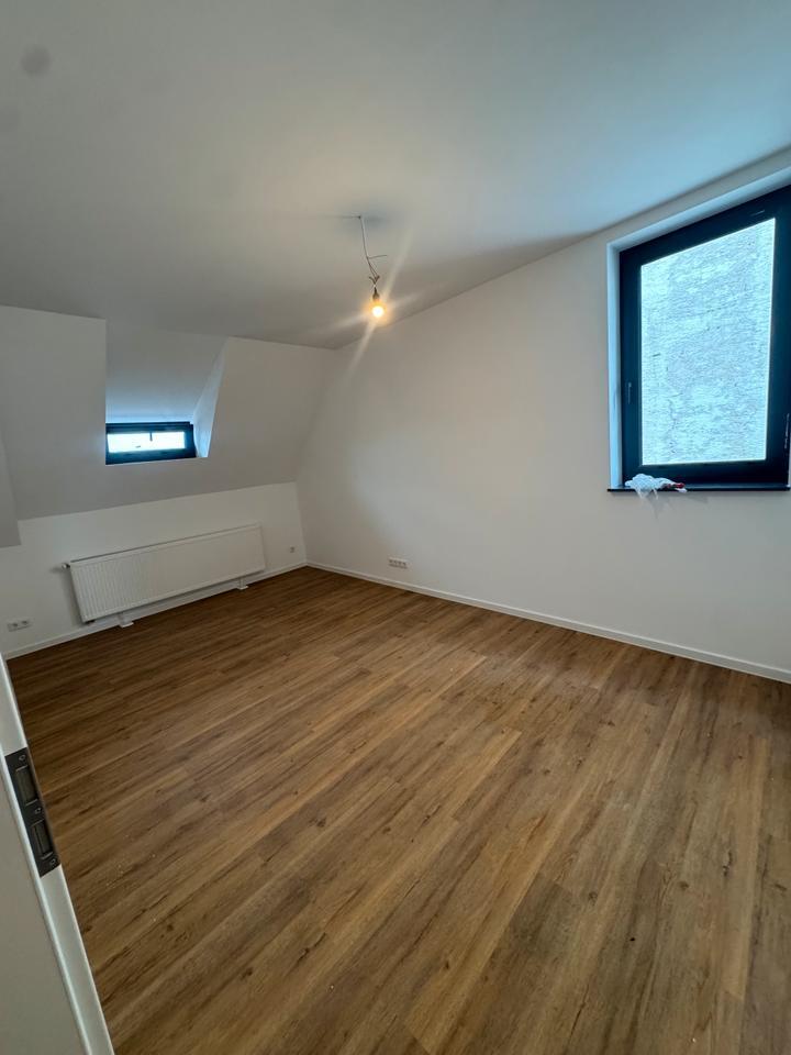 Moderne & gemütliche Dachgeschosswohnung- frisch saniert zimmer