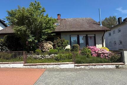 Haus Schmitten im Taunus - 7 Zimmer, 180 m&sup2;, 520.000&euro; | Angebot:26678036