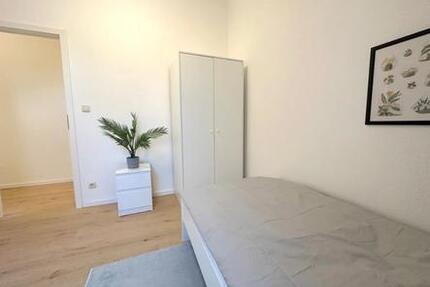 Zimmer, Küche, Bad, Balkon 1 zimmer