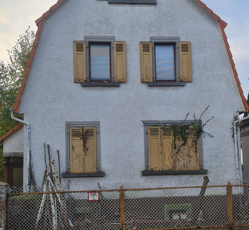 Grundstück mit stark sanierungsbed. Haus - erst lesen