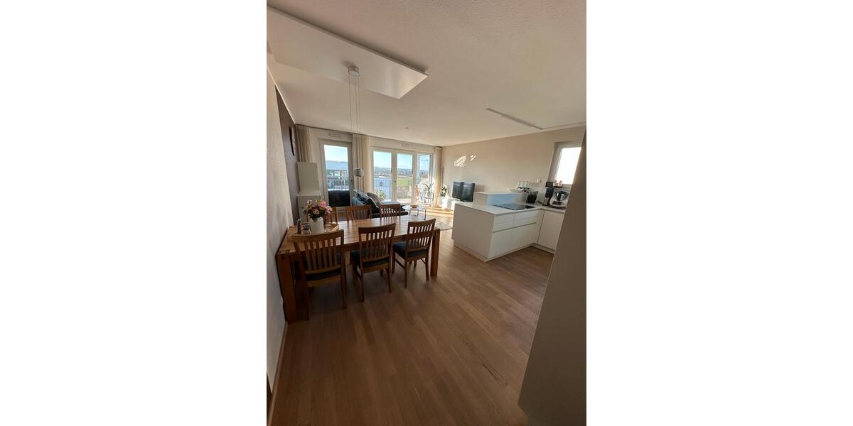 Hochwertige teilmöblierte 3-Zimmer-Etagenwohnung mit Balkon! 3 zimmer