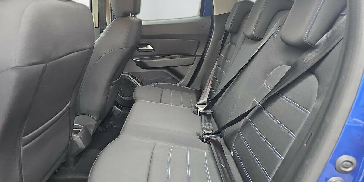 Dacia Duster II Celebration 4WD Rate 180,- 34.400 km 17.990 € Schwalbach/Taunus 65824