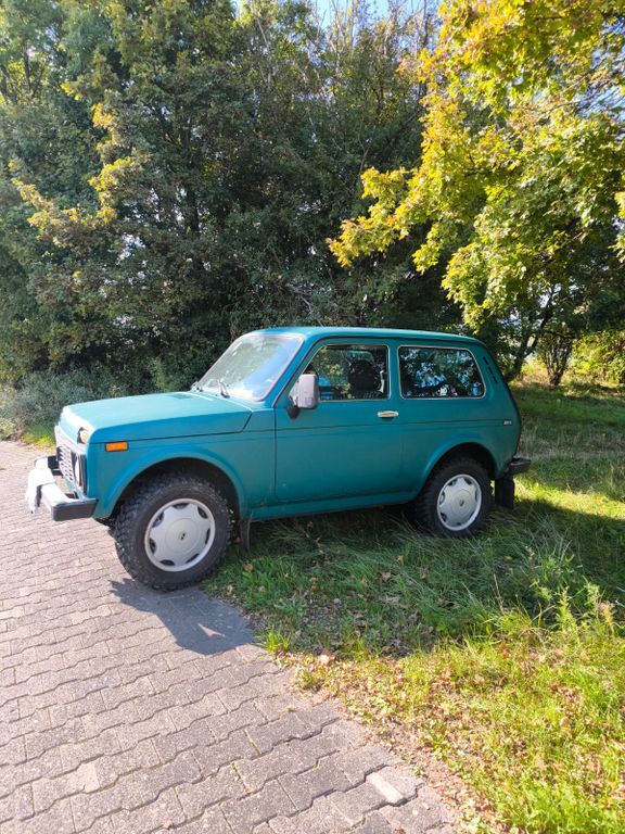 Lada Niva 65.000 km 4.500 € Frankfurt 60433