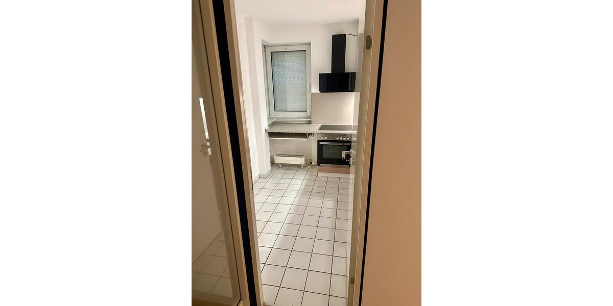 3-Zimmer-Wohnung, Balkon,EBK+2Duplex-Stellplätze 3 zimmer