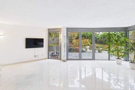 Exklusive 3-Zimmer-Wohnung mit separatem Eingang, großzügiger Terrasse, Garage und Stellplatz 3 zimmer