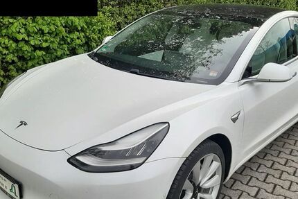 Tesla Model 3 67.500 km 28.950 &euro; Taunusstein 65232