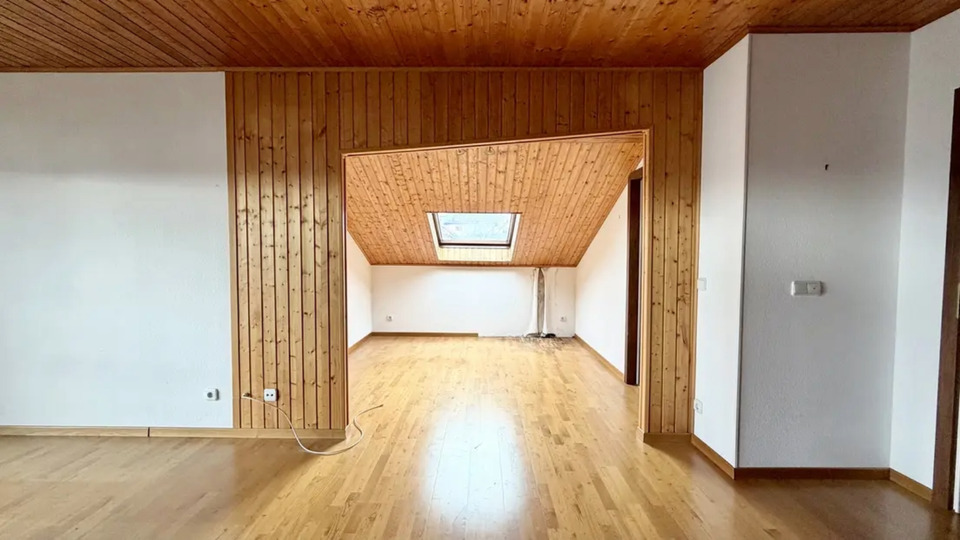 Dachgeschoßwohnung Schmitten im Taunus - 3 Zimmer, 77 m&sup2;, 140.000&euro; | Angebot:25894303