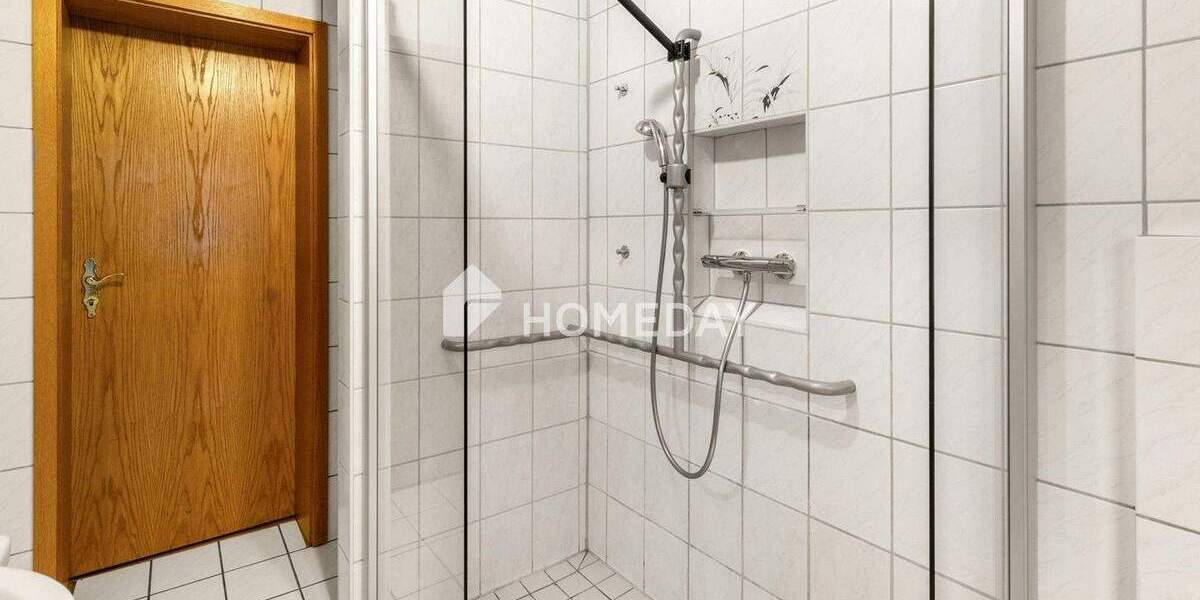 Familienidylle im Grünen - vielseitiges Zweifamilienhaus mit Ausbaureserve 6 zimmer