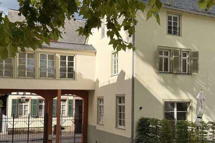 Haus zum Mieten in Eltville am Rhein 3.290 € 245.69 m² 10 zimmer