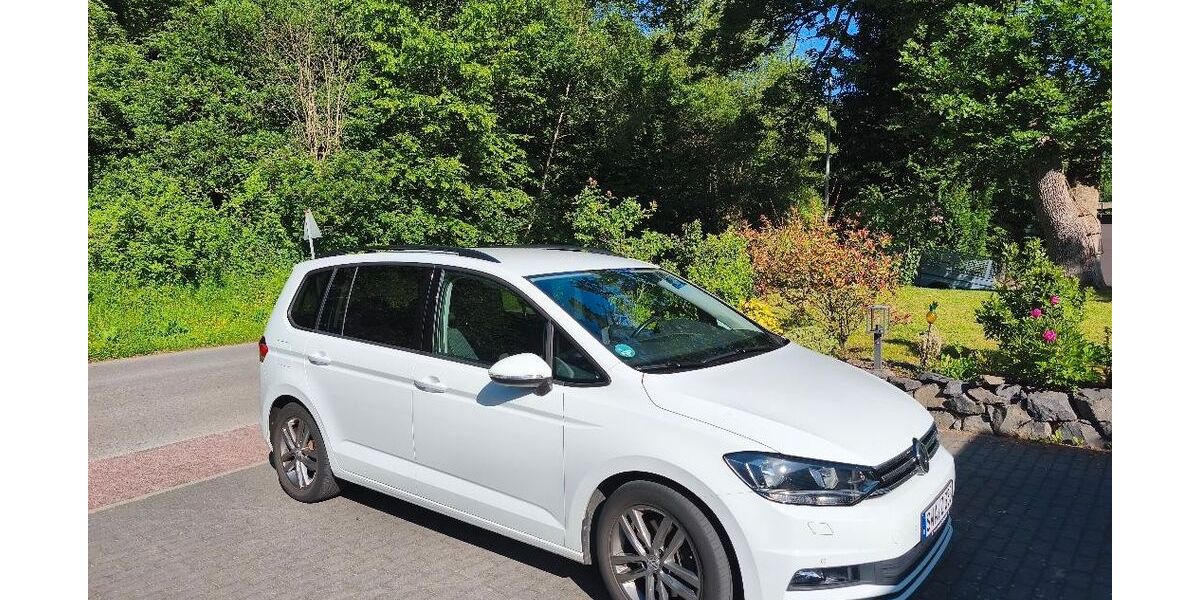 VW Touran 74.500 km 16.500 &euro; Niedernhausen- Engenhahn/Wilpark 65527