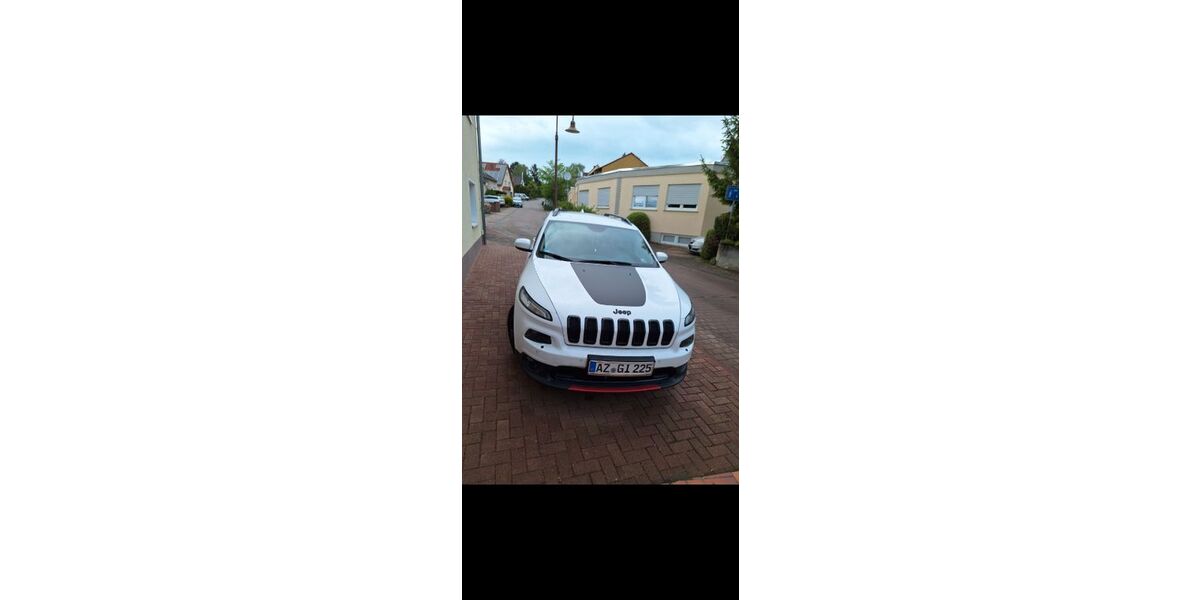 Jeep Cherokee 155.000 km 11.900 &euro; Katzenelnbogen 56368