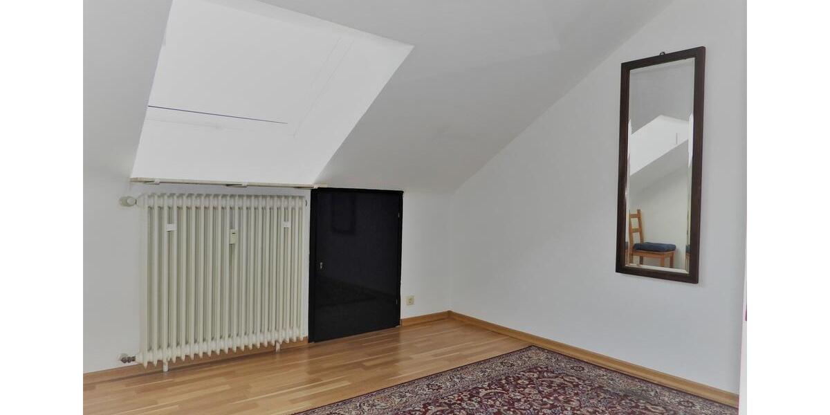 Dachgeschoßwohnung Hofheim am Taunus - 3 Zimmer, 70 m&sup2;, 710&euro; | Angebot:25403855