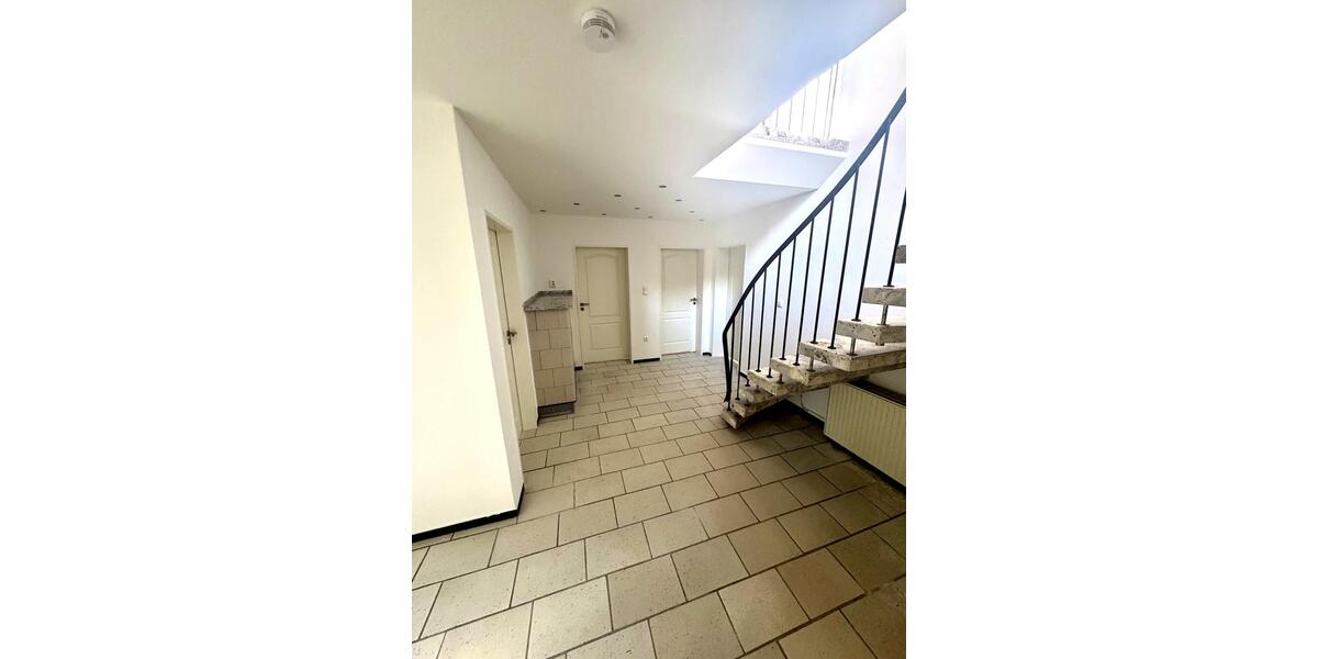 Etagenwohnung Wiesbaden Schierstein - 3 Zimmer, 136 m&sup2;, 1.500&euro; | Angebot:26144921