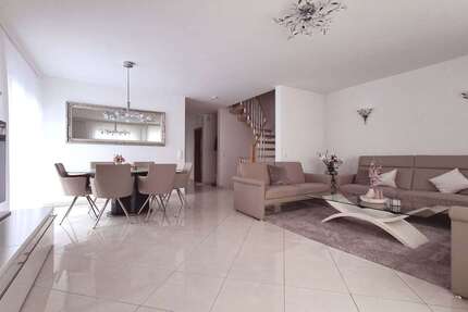 Haus zum Kaufen in Rüsselsheim 490.000 € 96 m² 4 zimmer