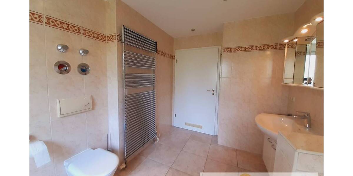 Etagenwohnung Wiesbaden Südost - 4 Zimmer, 152 m&sup2;, 1.900&euro; | Angebot:26170806