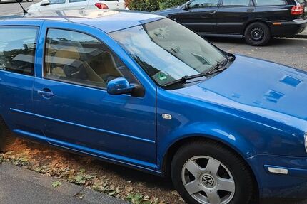 VW Golf 234.400 km 900 &euro; Wiesbaden 65201