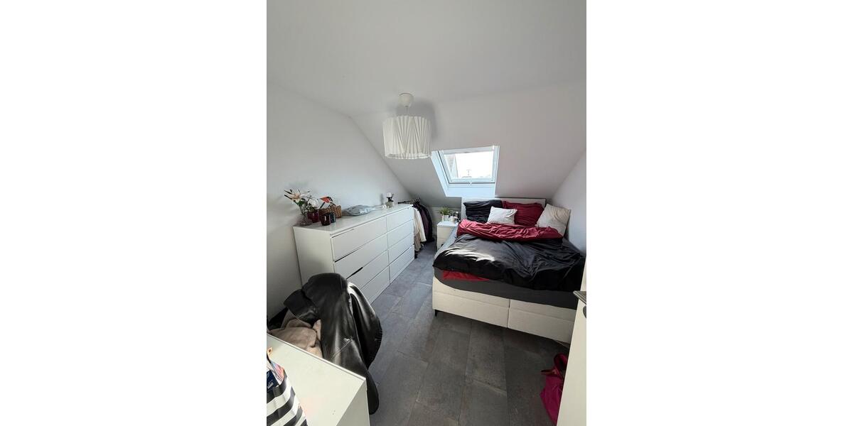 Helle 3-Zimmer-Dachgeschosswohnung in 65830 Kriftel zimmer