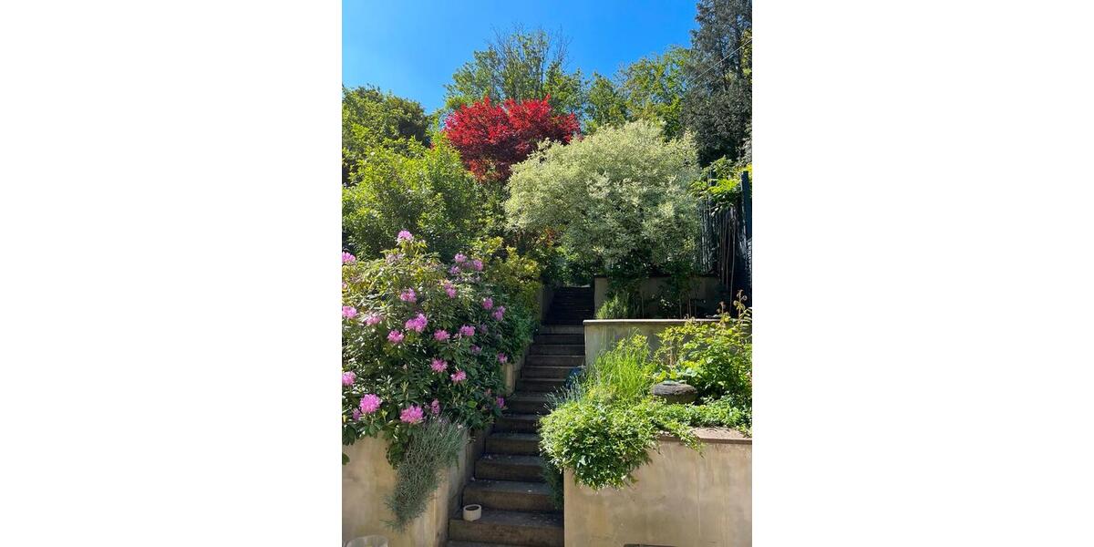 4-Zimmer Doppelhaushälfte mit EBK, Garage & Garten in HofheimTs. 4 zimmer