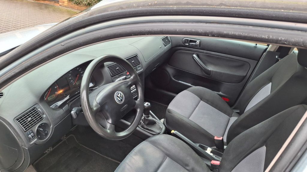 VW Golf 282.000 km 1.100 &euro; Rüsselsheim 65428