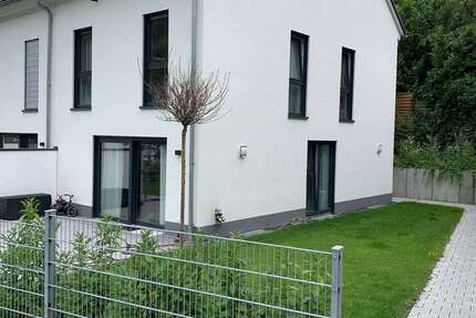 Haus zum Mieten in Wiesbaden 3.000 € 160 m² 7 zimmer