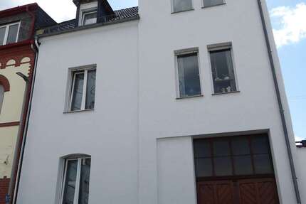 Haus Wiesbaden Schierstein - 9 Zimmer, 164 m&sup2;, 450.000&euro; | Angebot:26932860