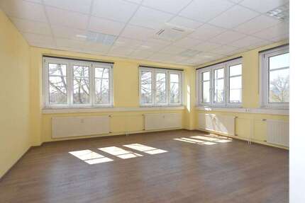 Büro in Nordenstadt 4.690 € 469 m²