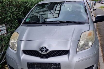 Toyota Yaris 186.000 km 2.600 &euro; Gustavsburg 65462