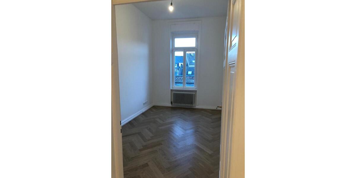 Etagenwohnung Wiesbaden Klarenthal - 5 Zimmer, 125 m&sup2;, 2.200&euro; | Angebot:26404973