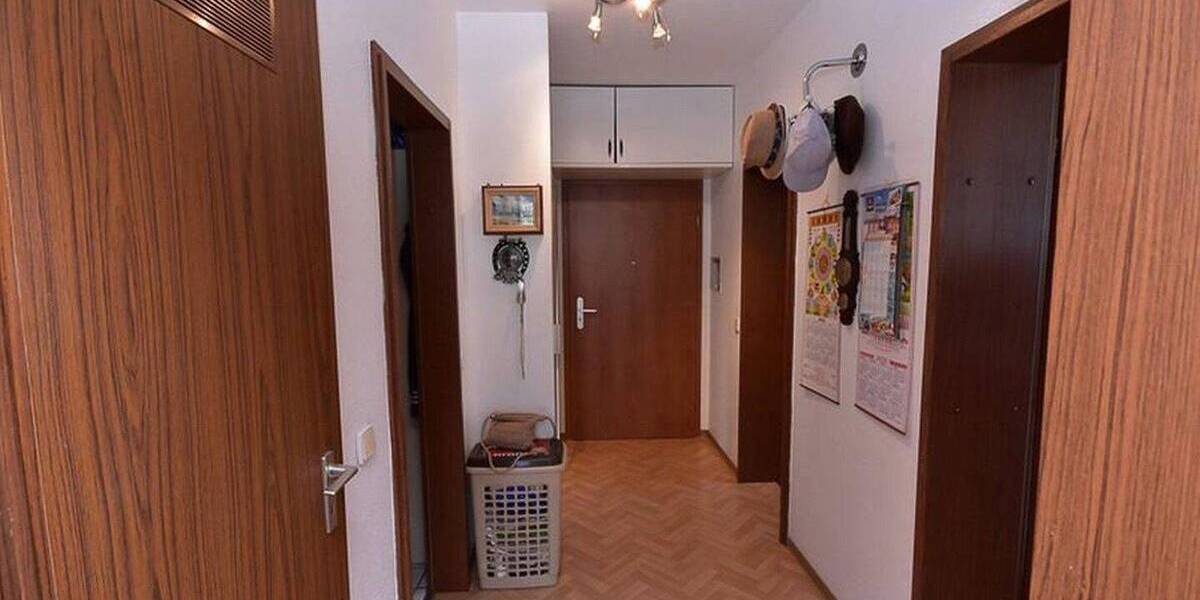 Etagenwohnung Hochheim - 2 Zimmer, 67 m&sup2;, 1.090&euro; | Angebot:26886364
