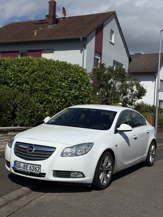 Opel Insignia 180.000 km 5.200 € Rüsselsheim am Main 65428