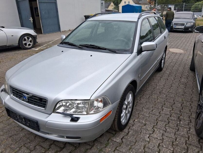 V40