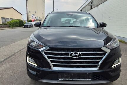 Hyundai TUCSON 153.000 km 10.999 &euro; Kelkheim ( Taunus ) 65779