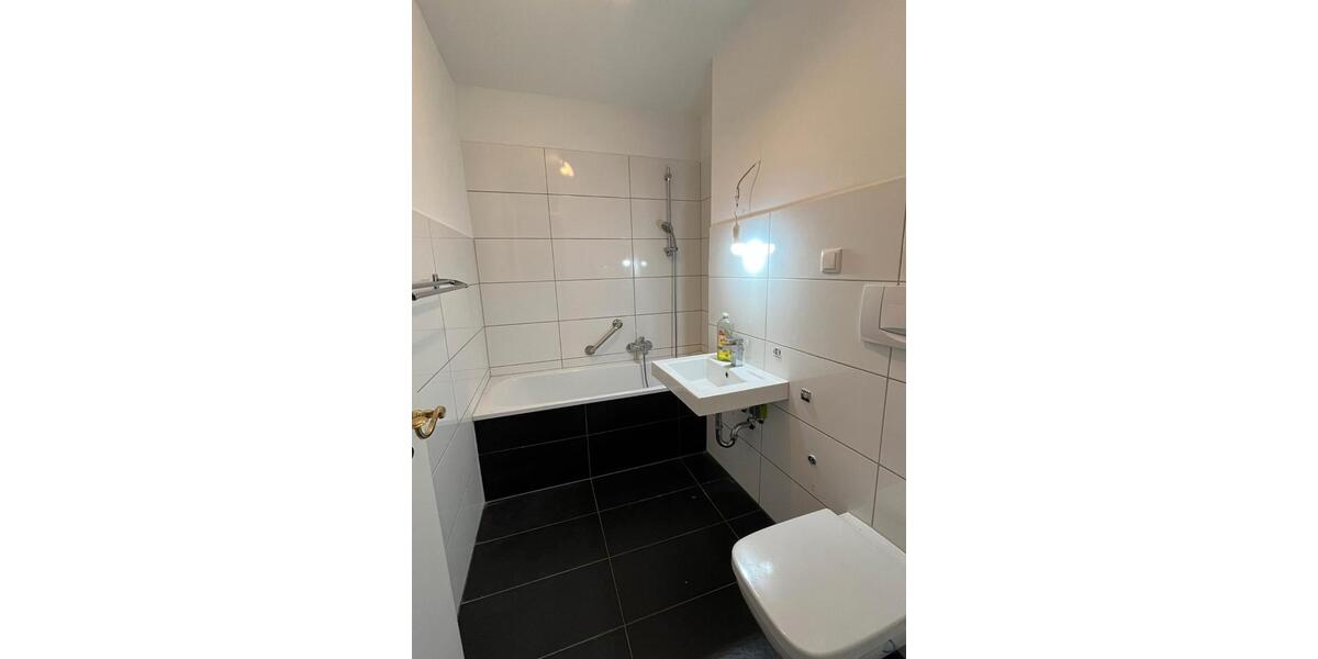 Etagenwohnung Wiesbaden Biebrich - 5 Zimmer, 104 m&sup2;, 1.800&euro; | Angebot:26533073
