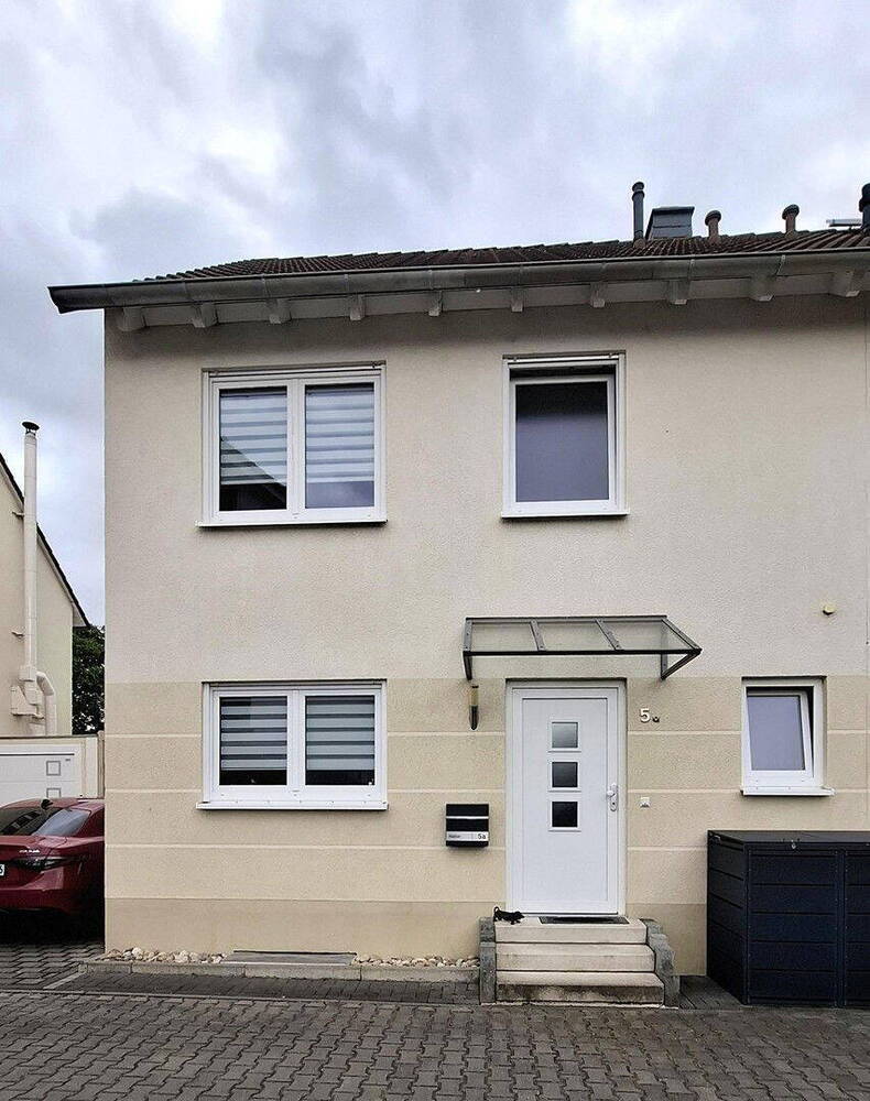 Doppelhaushälfte mit Garage, Stellplatz und Garten im familienfreundlicher Umgebung in Leeheim