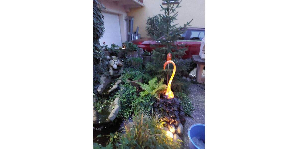 DHH auf 2 Etagen mit Vorgarten und Keller. 4 zimmer