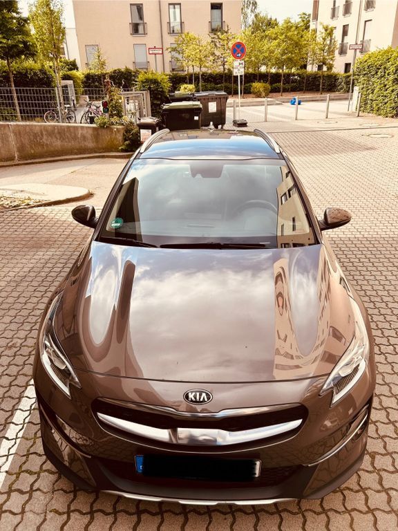 Kia XCeed 61.000 km 18.500 € Frankfurt 60489