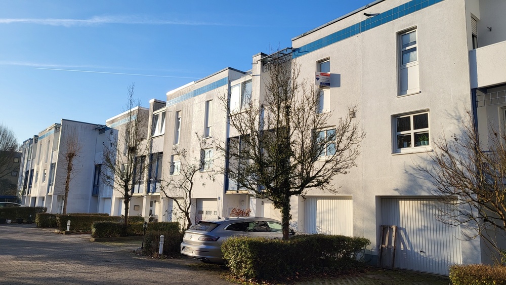 RMH mit Garage, 2 Balkonen, Garten und Terrasse - Reihenmittelhaus Wiesbaden Klarenthal | Angebot:25972229