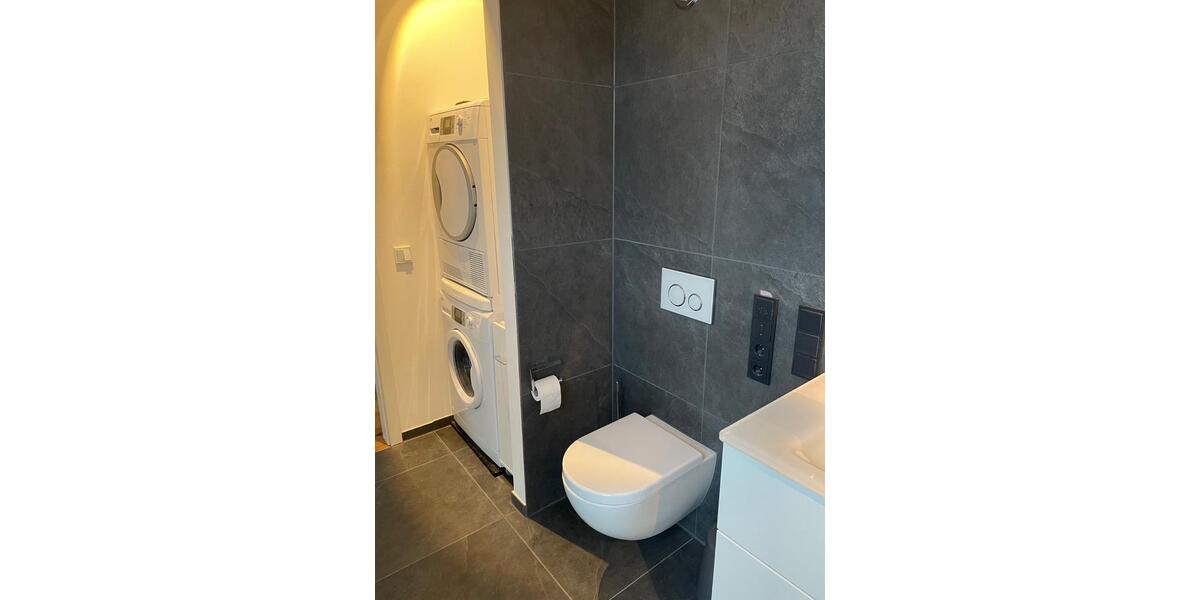 Luxus 2-Z.-Penthouse (98 m²) - Terrasse, AC, TG, Kamin; Möbel 2 zimmer