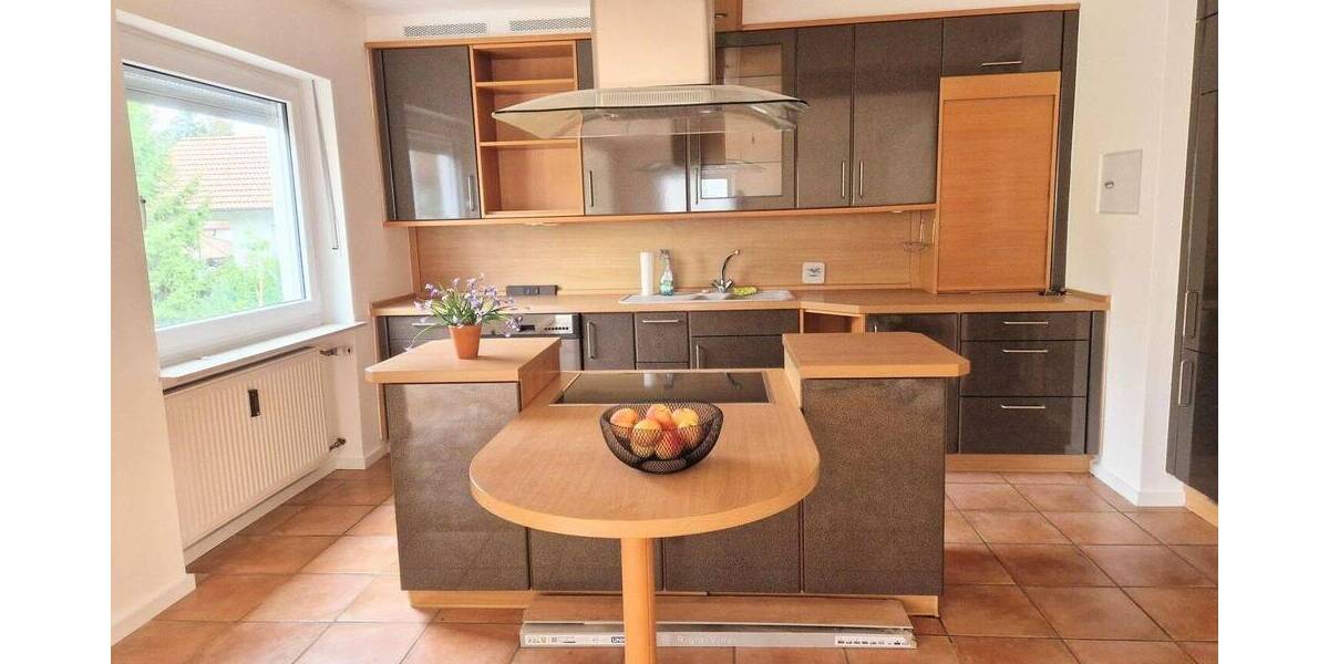 Frisch renoviert: 4-Zimmer-Wohnung mit Gemeinschaftsgarten, Balkon und Wintergarten 4 zimmer