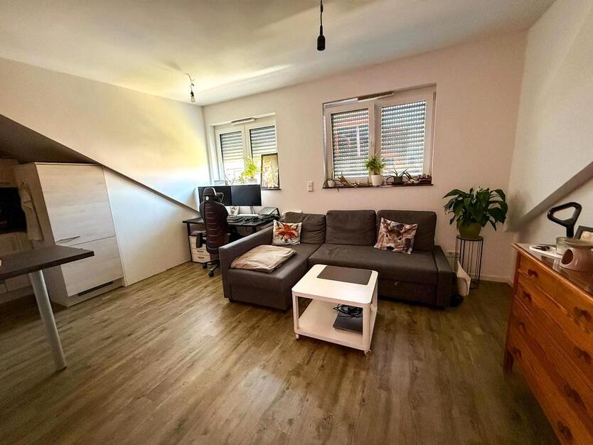 NEUWERTIGE 2 Zimmer DG-Wohnung IN BELIEBTER SIEDLUNGSLAGE